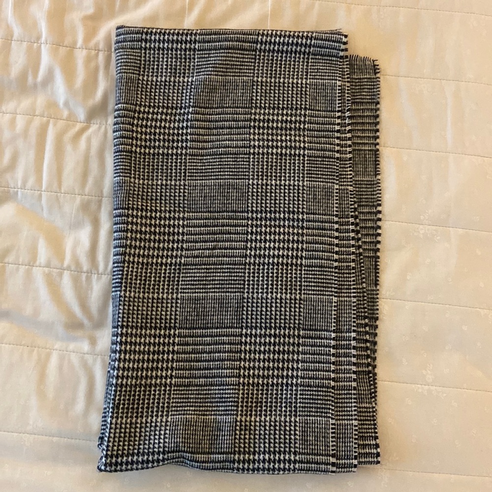 Forever 21 Houndstooth Blanket Scarf